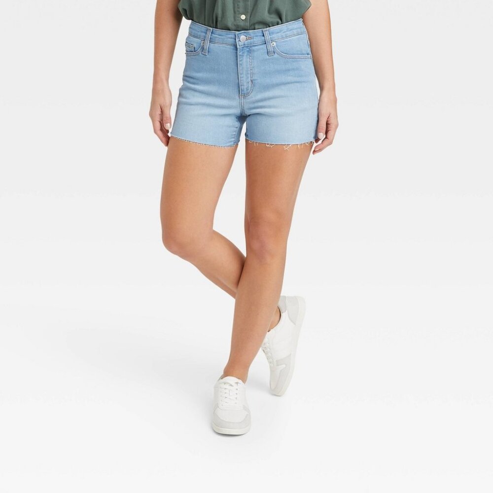 Universal Thread High Rise Midi Denim Shorts NWT Women 6 / 28R Blue Light Wash